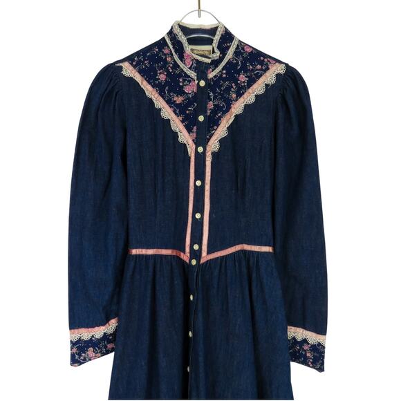 1970s Gunne Sax Vintage Blue Denim Calico Floral Trim Maxi Dress Prairie Dress 3 - Picture 2 of 12